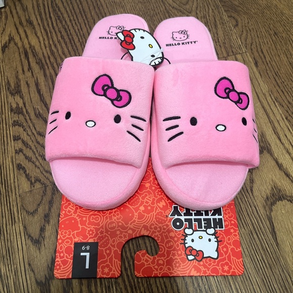 Hello Kitty Slippers - Picture 3 of 4
